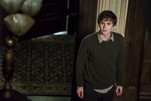 Bates-Motel-4x10-norman-plano critico