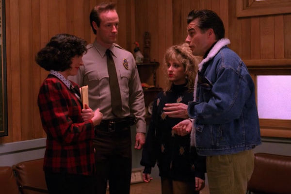 Twin-Peaks-Season-2-Episode-12-4-2661