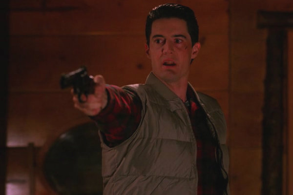 Twin-Peaks-Season-2-Episode-16-50-2576